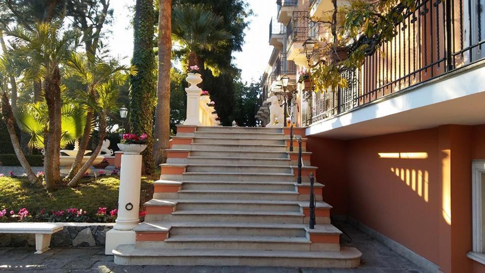 Hotel Villa Paradiso Dell'Etna San Giovanni La Punta Bagian luar foto