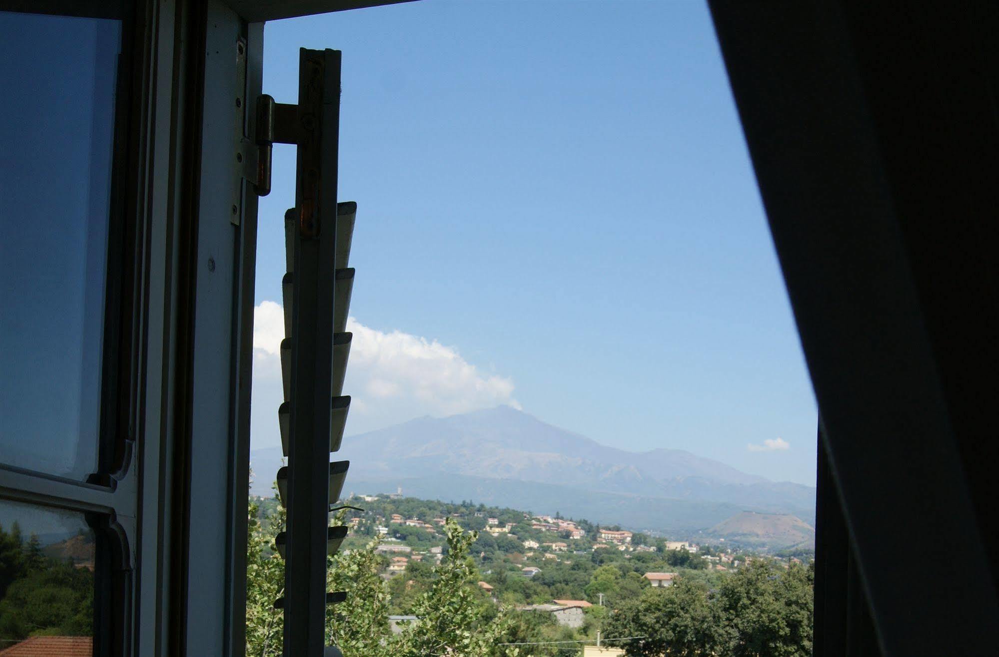 Hotel Villa Paradiso Dell'Etna San Giovanni La Punta Bagian luar foto