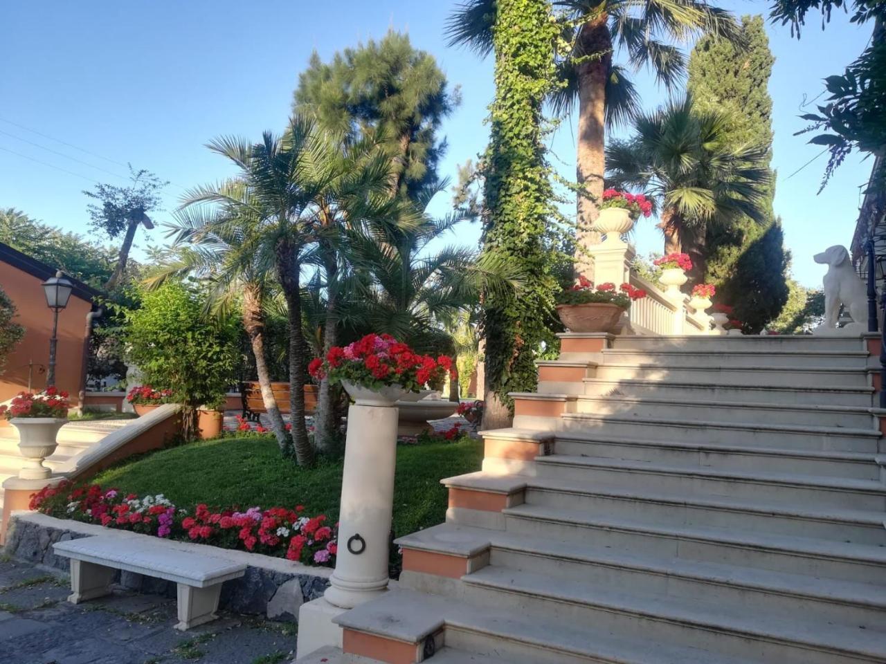Hotel Villa Paradiso Dell'Etna San Giovanni La Punta Bagian luar foto