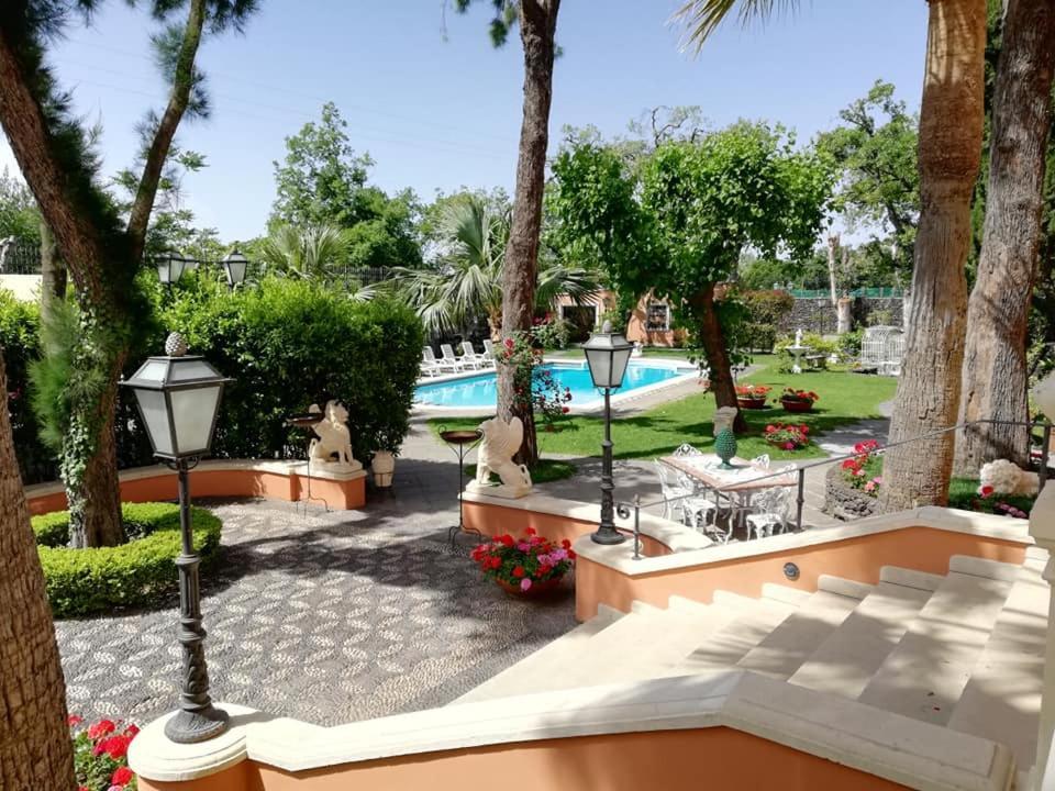 Hotel Villa Paradiso Dell'Etna San Giovanni La Punta Bagian luar foto